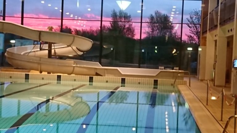 11. Juni: Søndagsåben i svømmehallen